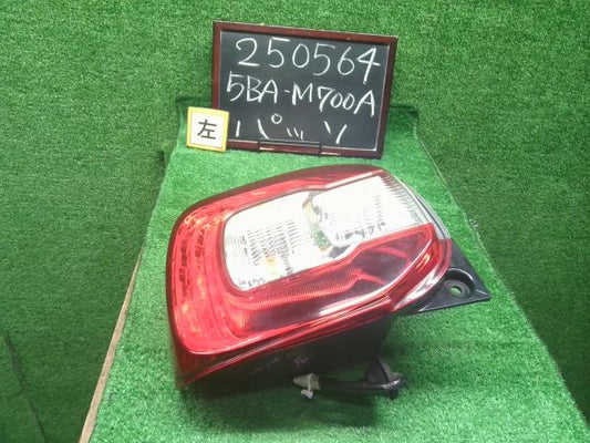 【中古】パッソ 5BA-M700A 左テールランプ 81560-B1160 自社品番250564 R59