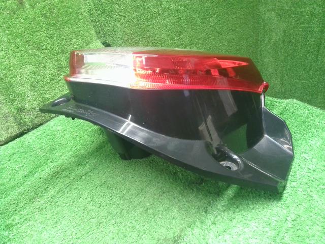 【中古】パッソ 5BA-M700A 左テールランプ 81560-B1160 自社品番250564 R59