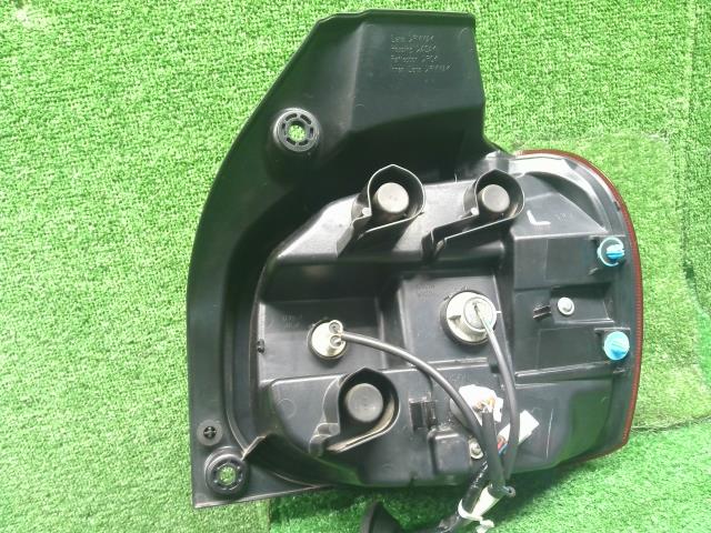 【中古】パッソ 5BA-M700A 左テールランプ 81560-B1160 自社品番250564 R59