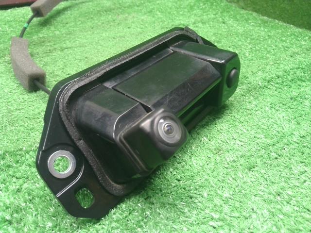 【中古】パッソ 5BA-M700A リアゲート バックドア アウターハンドル カメラ付 86795-B1040 自社品番250564 R59