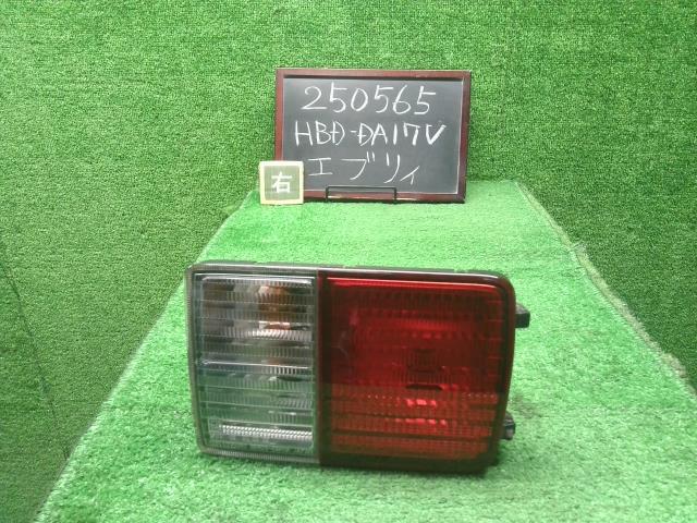 【中古】エブリィ HBD-DA17V 右テールランプ  ブレーキランプ　自社品番250565 26U