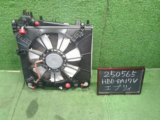 【中古】エブリィ HBD-DA17V ラジエータ　ファン　シュラウド　  自社品番250565 26U