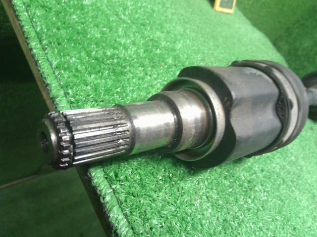 【中古】エブリィ HBD-DA17V 左　フロント　ドライブシャフト  自社品番250565 26U