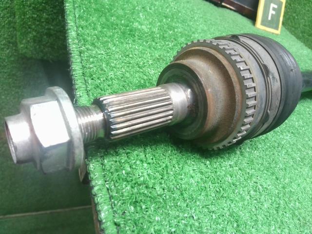 【中古】エブリィ HBD-DA17V 左　フロント　ドライブシャフト  自社品番250565 26U