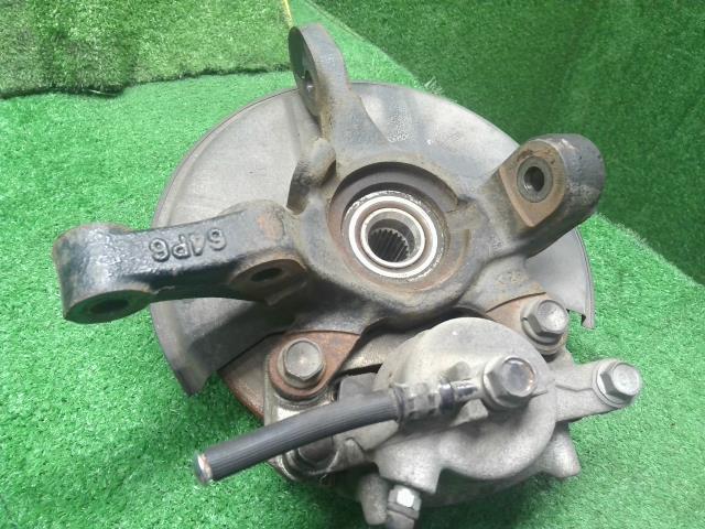 【中古】エブリィ HBD-DA17V 左　フロント　ナックル　ハブ  自社品番250565 26U