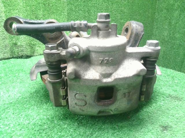 【中古】エブリィ HBD-DA17V 左　フロント　ナックル　ハブ  自社品番250565 26U