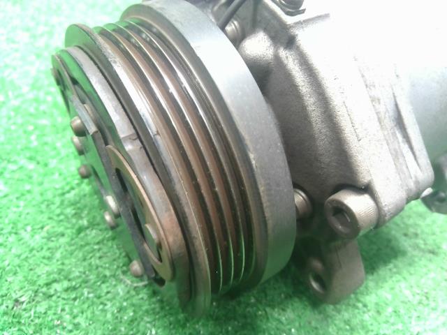 【中古】エブリィ HBD-DA17V　エアコンコンプレッサー　Ａ／Ｃコンプレッサー  自社品番250565 26U