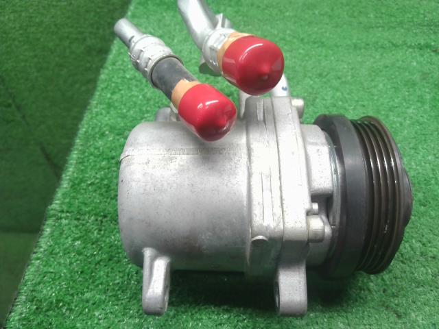 【中古】エブリィ HBD-DA17V　エアコンコンプレッサー　Ａ／Ｃコンプレッサー  自社品番250565 26U
