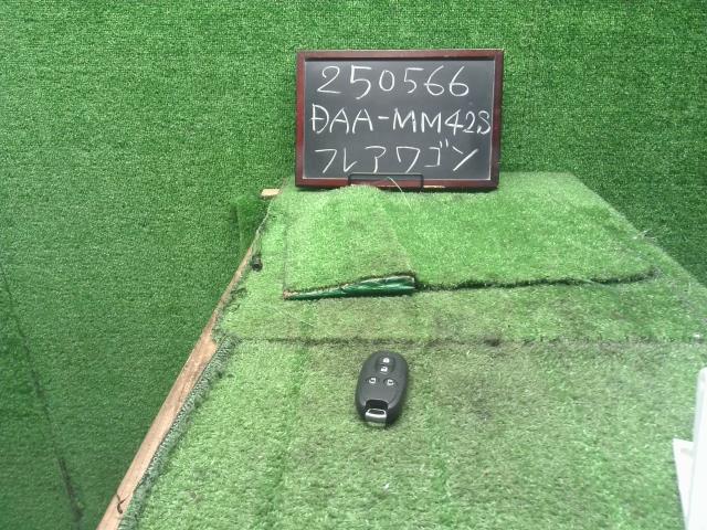 【中古】フレアワゴン DAA-MM42S キーレスリモコン　スマートキー　 1A13-67-5RY 自社品番250566 2BT