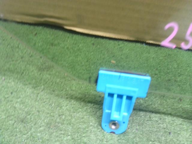 【中古】クロスビー DAA-MN71S 左フロントドアガラス 84502-76R10 自社品番250568 DWY