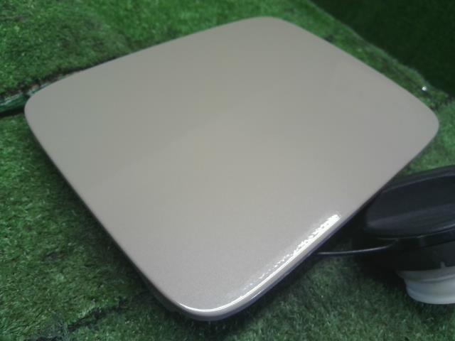 【中古】クロスビー DAA-MN71S フューエルリッド 給油口パネル 64570-76R00 自社品番250568 DWY