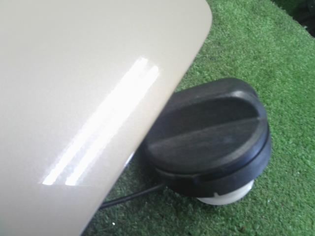 【中古】クロスビー DAA-MN71S フューエルリッド 給油口パネル 64570-76R00 自社品番250568 DWY