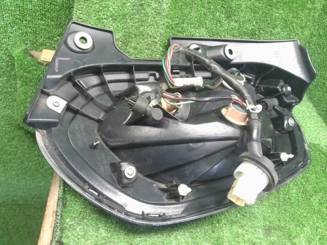 【中古】クロスビー DAA-MN71S 左テールランプ ライト 35670-76R60 自社品番250568 DWY