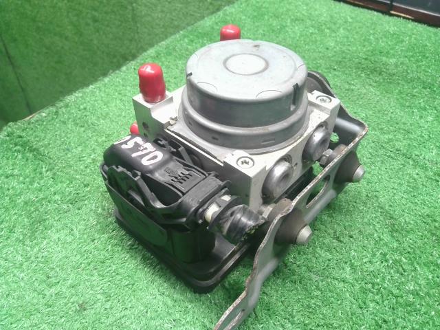 【中古】ハスラー DAA-MR41S ＡＢＳアクチュエーター 56130-65PM0 自社品番250570 B3W