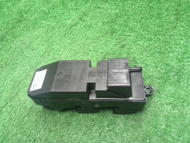 【中古】ハスラー DAA-MR41S パワーウインドウ PWスイッチ 37990-65P02 自社品番250570 B3W
