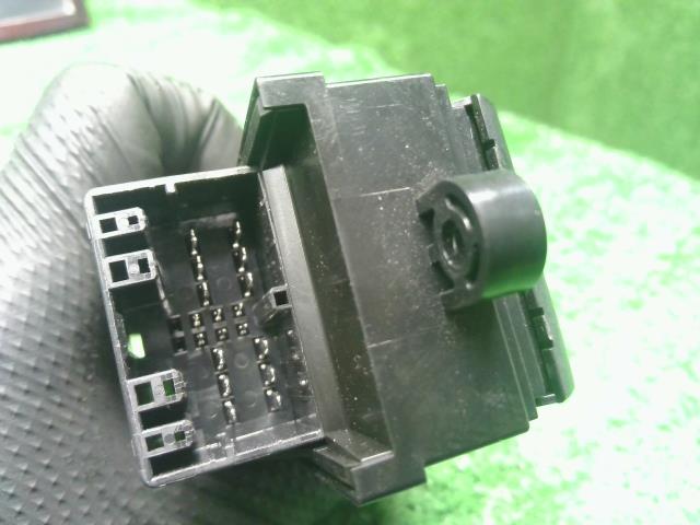 【中古】ハスラー DAA-MR41S パワーウインドウ PWスイッチ 37990-65P02 自社品番250570 B3W