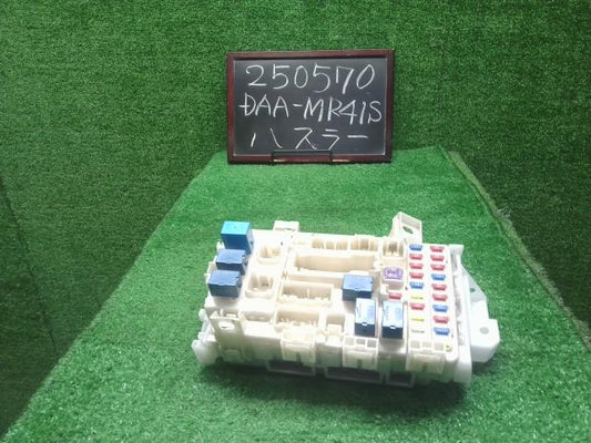 【中古】ハスラー DAA-MR41S ヒューズボックス 36780-65PB1 自社品番250570 B3W