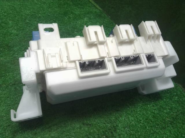 【中古】ハスラー DAA-MR41S ヒューズボックス 36780-65PB1 自社品番250570 B3W