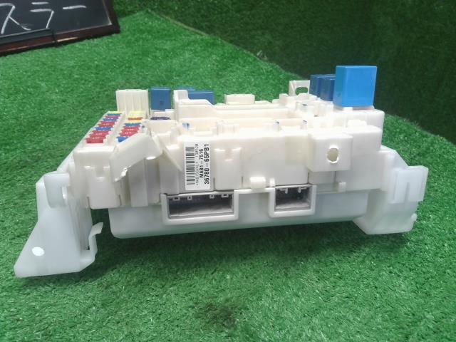 【中古】ハスラー DAA-MR41S ヒューズボックス 36780-65PB1 自社品番250570 B3W