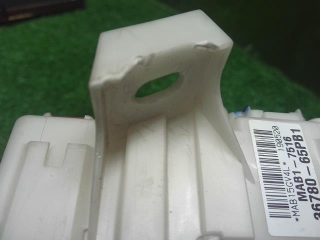 【中古】ハスラー DAA-MR41S ヒューズボックス 36780-65PB1 自社品番250570 B3W
