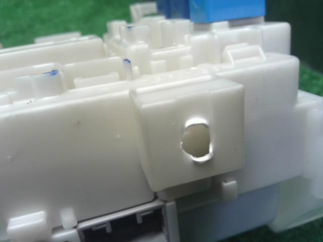 【中古】ハスラー DAA-MR41S ヒューズボックス 36780-65PB1 自社品番250570 B3W