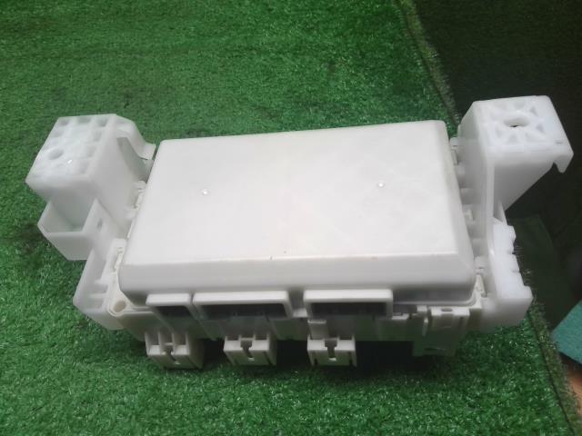 【中古】ハスラー DAA-MR41S ヒューズボックス 36780-65PB1 自社品番250570 B3W
