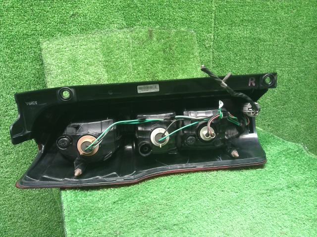 【中古】NV350キャラバン LDF-CW8E26 右テールランプ 26550-3XA0B 自社品番250571 QM1