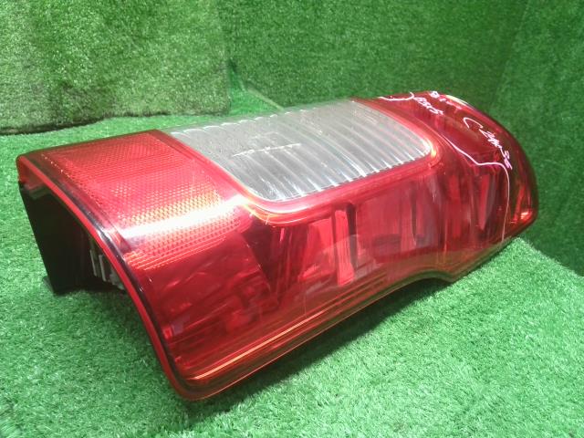 【中古】NV350キャラバン LDF-CW8E26 右テールランプ 26550-3XA0B 自社品番250571 QM1