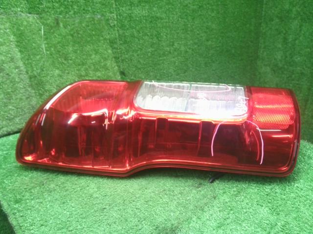 【中古】NV350キャラバン LDF-CW8E26 左テールランプ 26555-3XA0B 自社品番250571 QM1