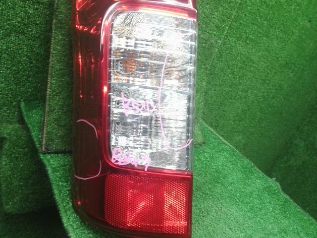 【中古】NV350キャラバン LDF-CW8E26 左テールランプ 26555-3XA0B 自社品番250571 QM1