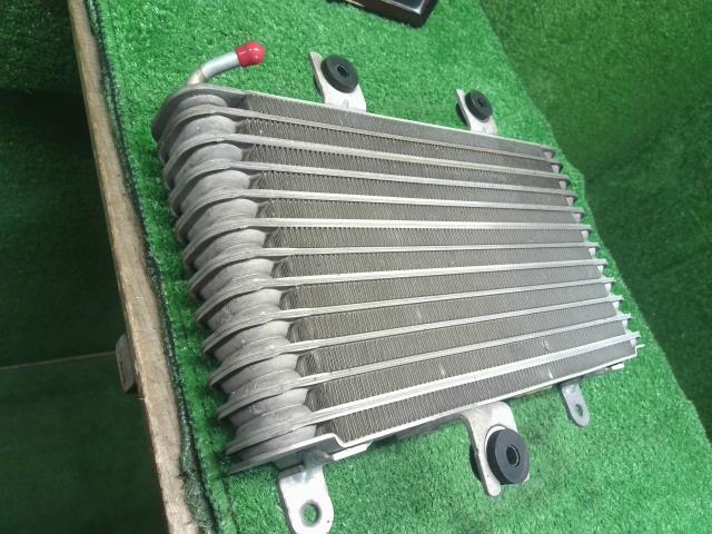 【中古】NV350キャラバン LDF-CW8E26 オイルクーラー  自社品番250571 QM1