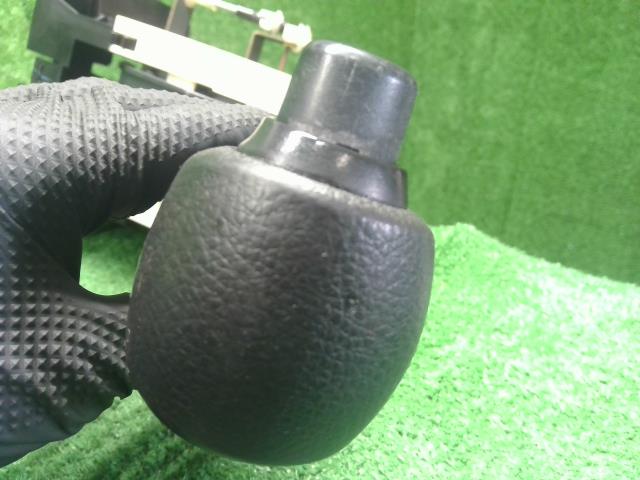 【中古】NV350キャラバン LDF-CW8E26 シフトレバー 34901-3XV3A 自社品番250571 QM1