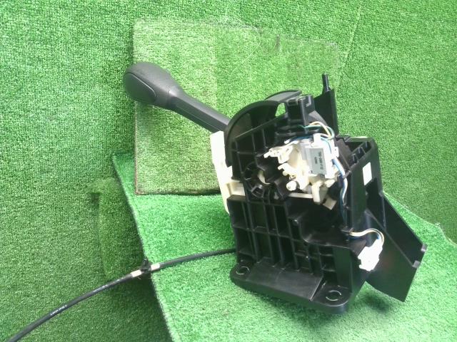 【中古】NV350キャラバン LDF-CW8E26 シフトレバー 34901-3XV3A 自社品番250571 QM1