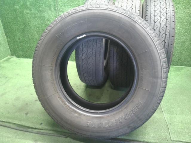 【中古】15インチ 夏 ノーマルタイヤ 195/80R15 ブリヂストン 23年製 V600 自社品番250571