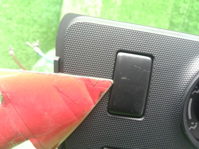 【中古】NV350キャラバン LDF-CW8E26 エアコン AC スイッチパネル 27515-3XA2A 自社品番250571 QM1