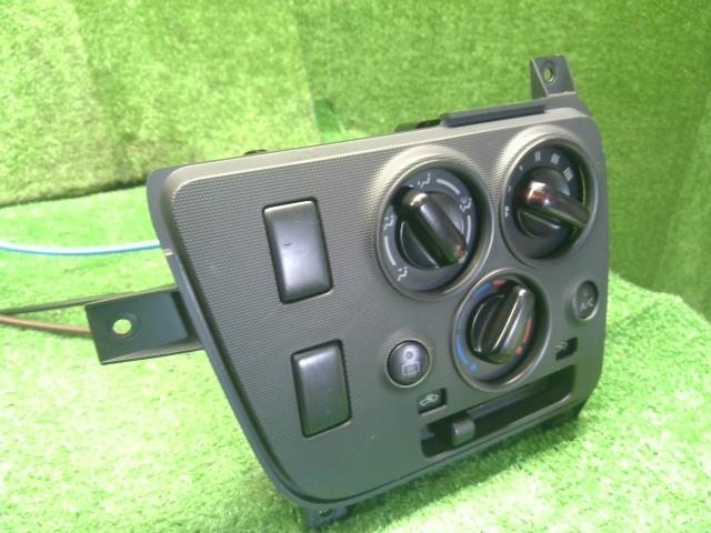 【中古】NV350キャラバン LDF-CW8E26 エアコン AC スイッチパネル 27515-3XA2A 自社品番250571 QM1