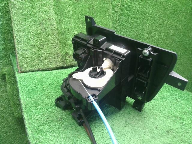 【中古】NV350キャラバン LDF-CW8E26 エアコン AC スイッチパネル 27515-3XA2A 自社品番250571 QM1