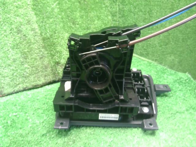 【中古】NV350キャラバン LDF-CW8E26 エアコン AC スイッチパネル 27515-3XA2A 自社品番250571 QM1