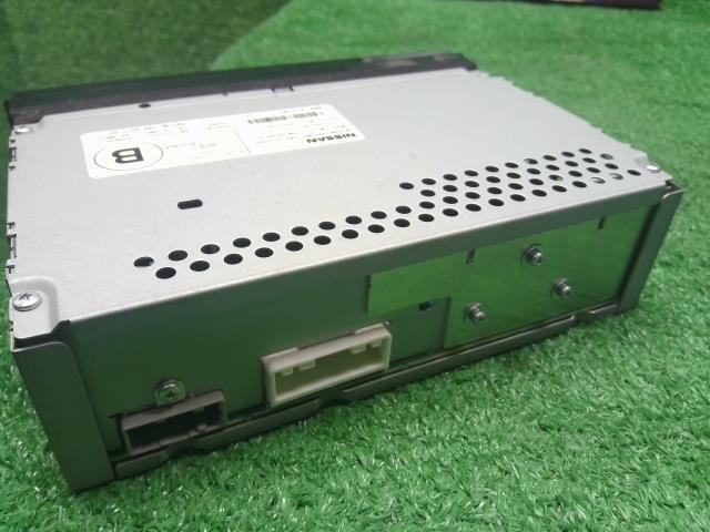 【中古】NV350キャラバン LDF-CW8E26 ラジオ 28013-VZ00A 自社品番250571 QM1