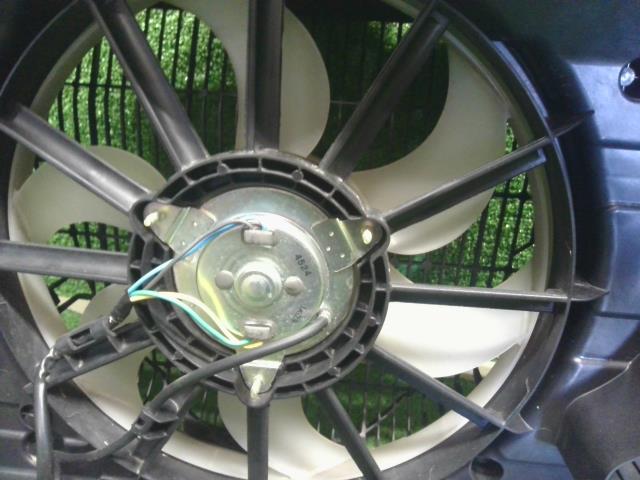 【中古】NV350キャラバン LDF-CW8E26 電動ファン コンデンサー用 92100-3XA0D 自社品番250571 QM1