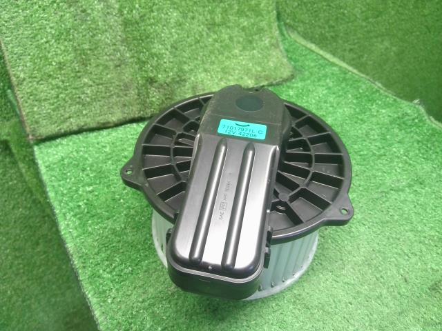 【中古】NV350キャラバン LDF-CW8E26 ヒーターブロアモーター 27220-3XA1A 自社品番250571 QM1