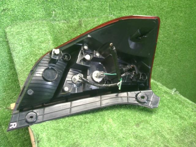 【中古】フィット DAA-GP6 右テールランプ 33500-T5A-J31 自社品番250574 NH731P