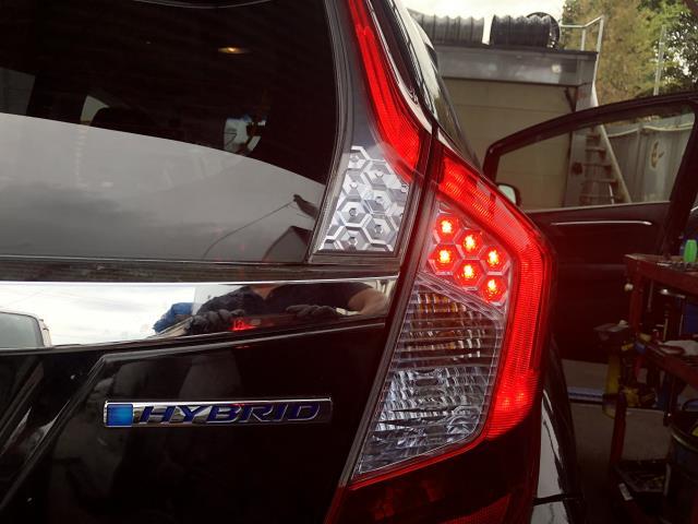 【中古】フィット DAA-GP6 右テールランプ 33500-T5A-J31 自社品番250574 NH731P