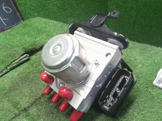 【中古】フィット DAA-GP6 ＡＢＳアクチュエーター 57110-TAX-J11 自社品番250574 NH731P