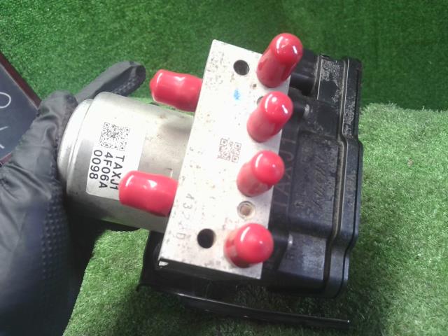 【中古】フィット DAA-GP6 ＡＢＳアクチュエーター 57110-TAX-J11 自社品番250574 NH731P