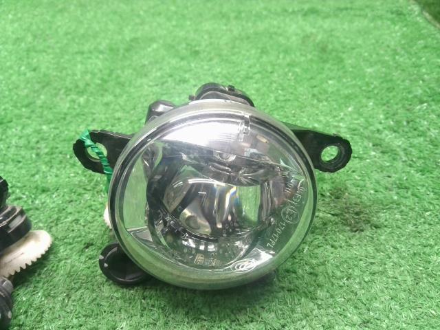 【中古】ハイゼット EBD-S331V 左フォグランプ  自社品番250576 S28