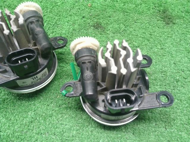 【中古】ハイゼット EBD-S331V 左フォグランプ  自社品番250576 S28