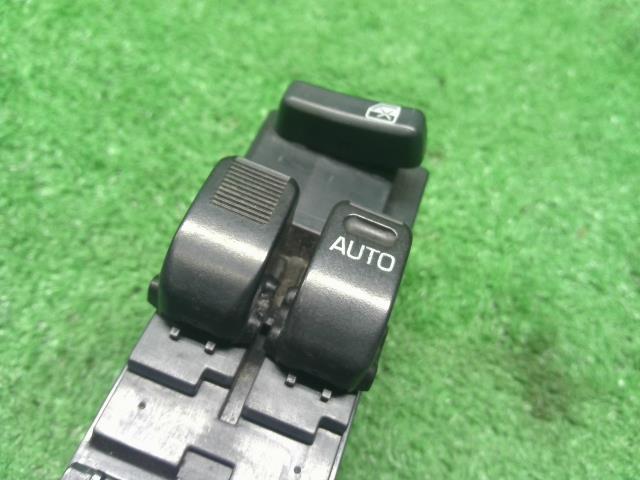 【中古】ハイゼット EBD-S331V パワーウインドウスイッチ  自社品番250576 S28