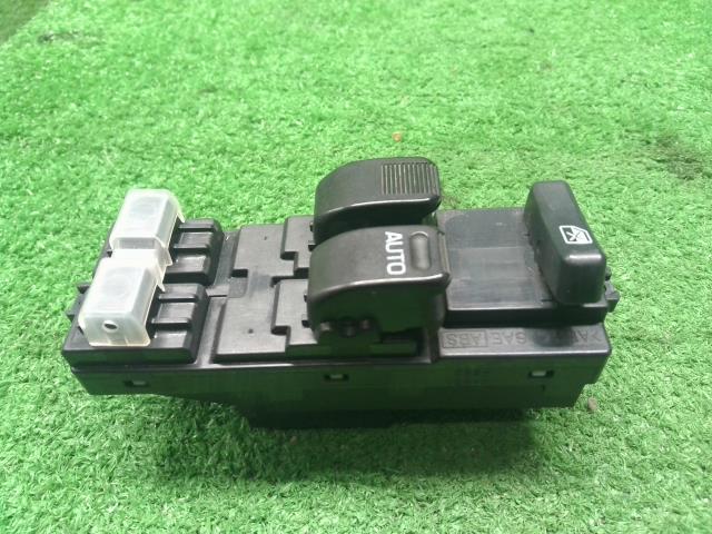 【中古】ハイゼット EBD-S331V パワーウインドウスイッチ  自社品番250576 S28