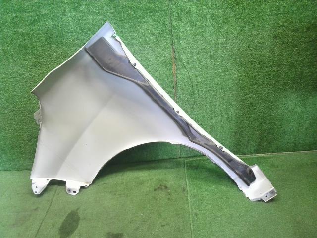 【中古】ソリオ DAA-MA36S 右 フロント フェンダー  自社品番250578 ZVR
